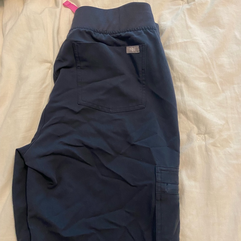 LIKE NEW FIGS BRAND JOGGER STYLE SCRUB PANTS